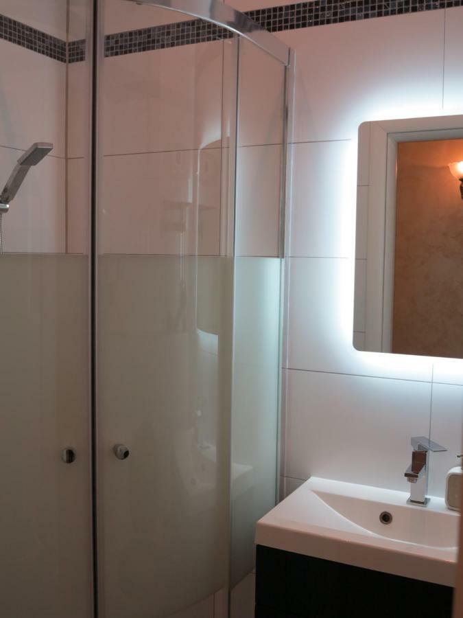 Small Luxury Kapitol Apartment Wien Exteriör bild