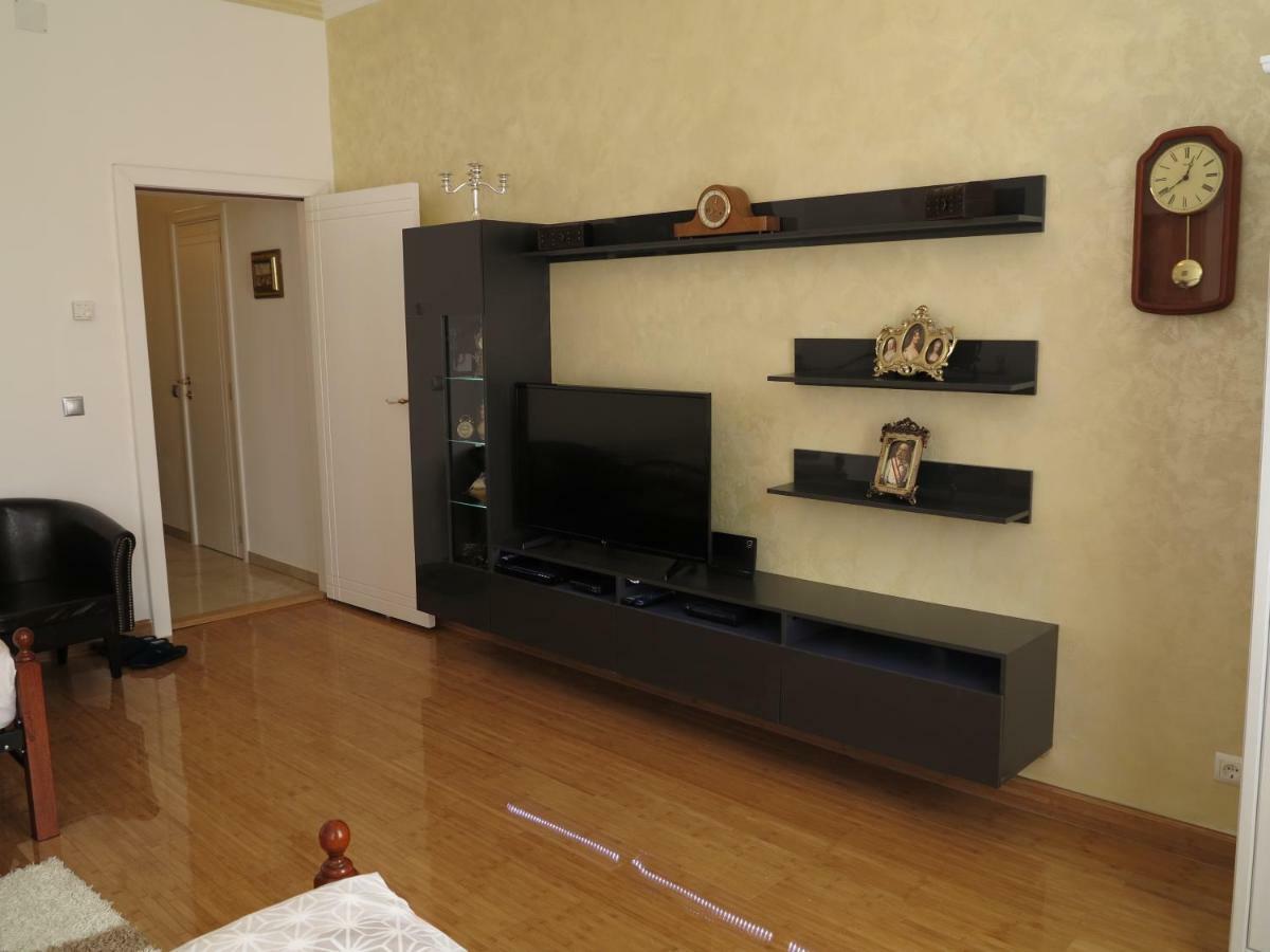 Small Luxury Kapitol Apartment Wien Exteriör bild