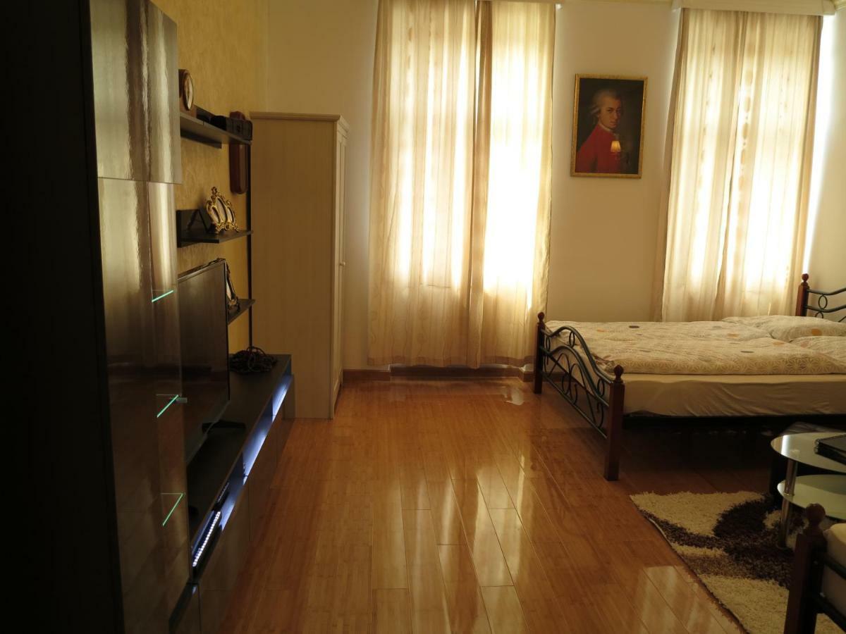 Small Luxury Kapitol Apartment Wien Exteriör bild