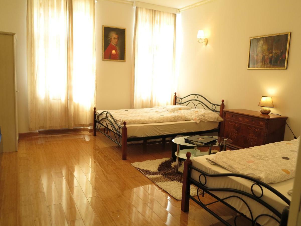 Small Luxury Kapitol Apartment Wien Exteriör bild