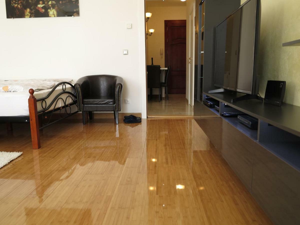 Small Luxury Kapitol Apartment Wien Exteriör bild