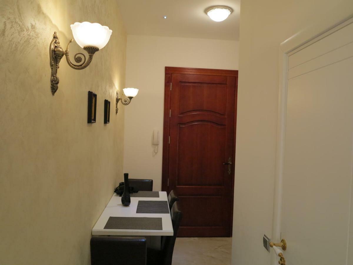 Small Luxury Kapitol Apartment Wien Exteriör bild