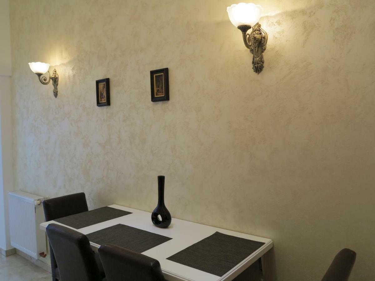 Small Luxury Kapitol Apartment Wien Exteriör bild