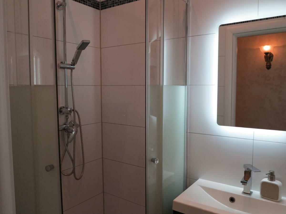 Small Luxury Kapitol Apartment Wien Exteriör bild