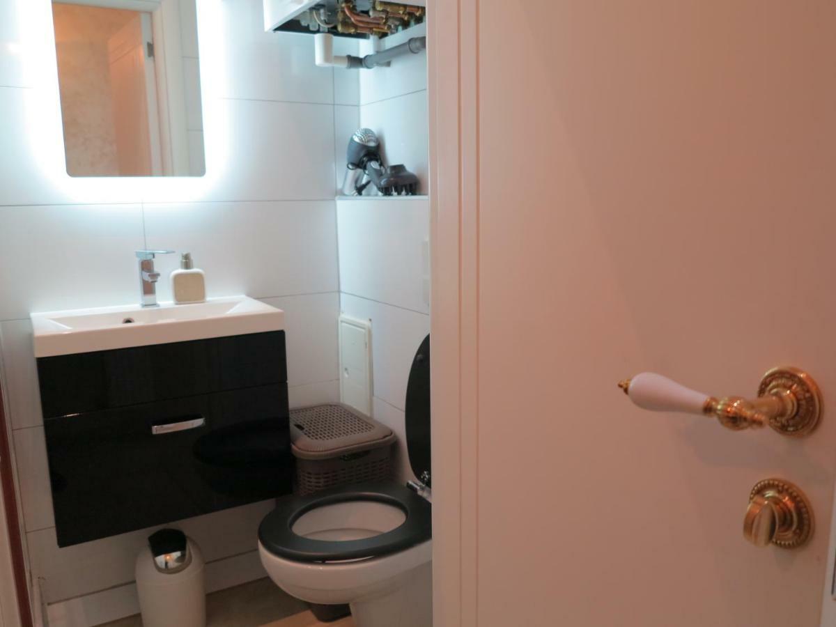 Small Luxury Kapitol Apartment Wien Exteriör bild