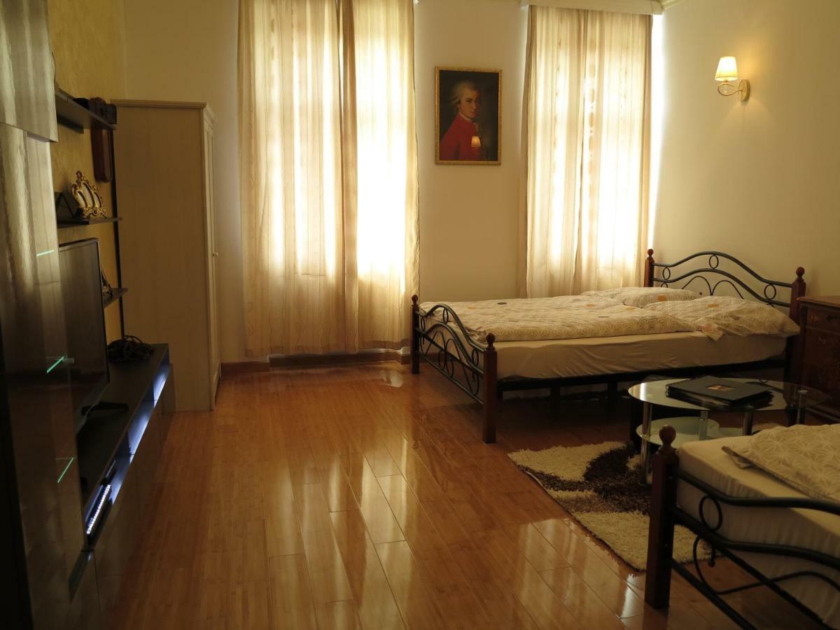 Small Luxury Kapitol Apartment Wien Exteriör bild